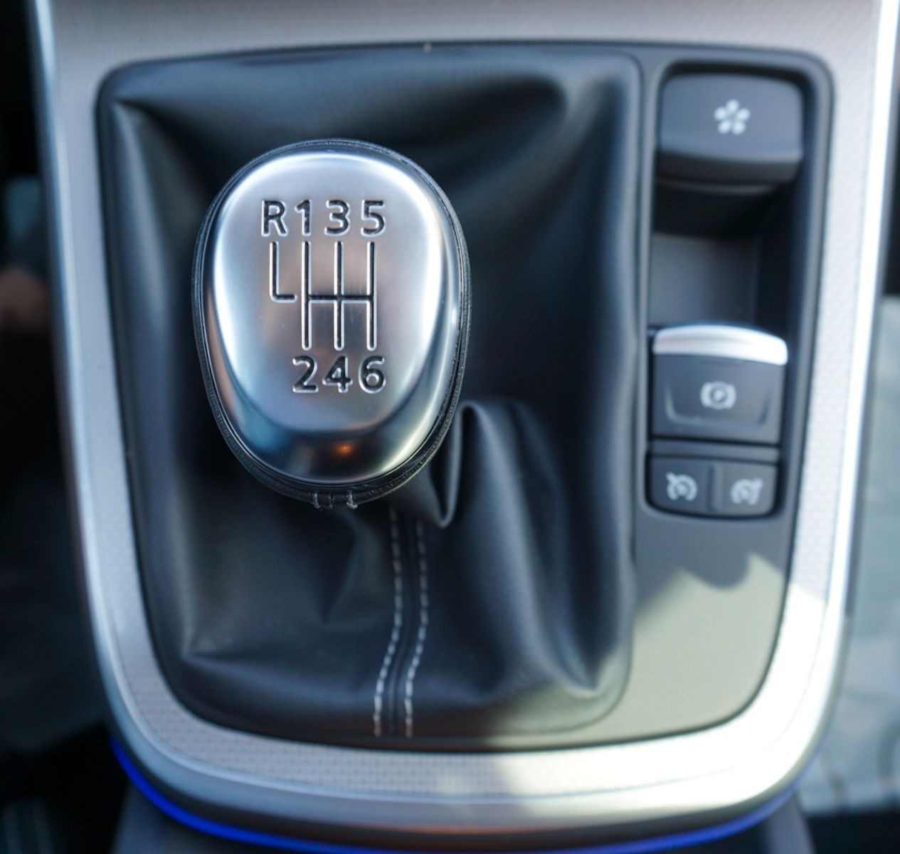 Fahrzeugabbildung Renault Renault Scenic IV Grand Techno, Kamera, LED