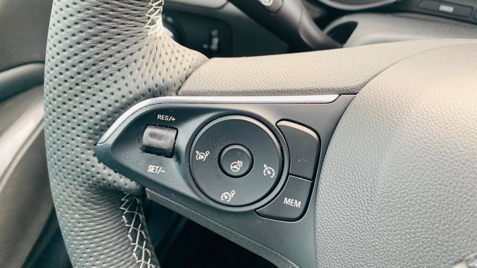 Opel Grandland Leder Navi AHK Sitzbelüft. LED
