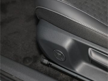 Volkswagen T-Roc R-Line 1.5 eTSI DSG AHK Kamera LED