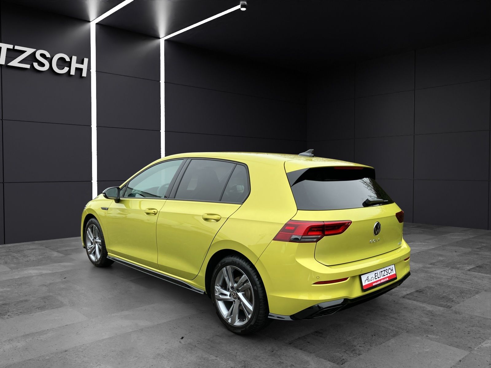 Fahrzeugabbildung Volkswagen Golf VIII 1.5 TSI R-Line DSG LED+ ACC RFK NAVI T