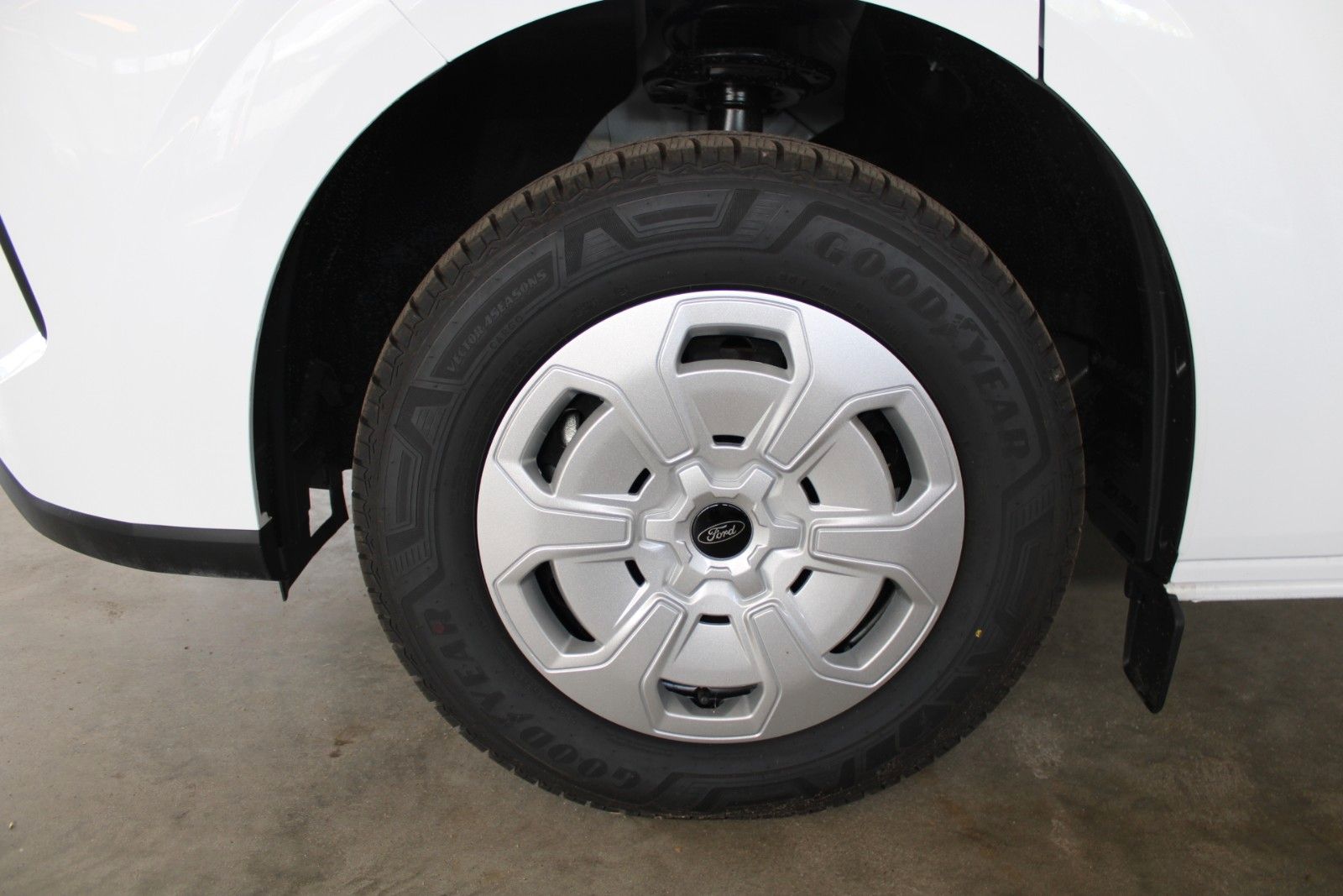 Fahrzeugabbildung Ford Transit Custom Kombi Trend 8-Sitzer GJR SOFORT