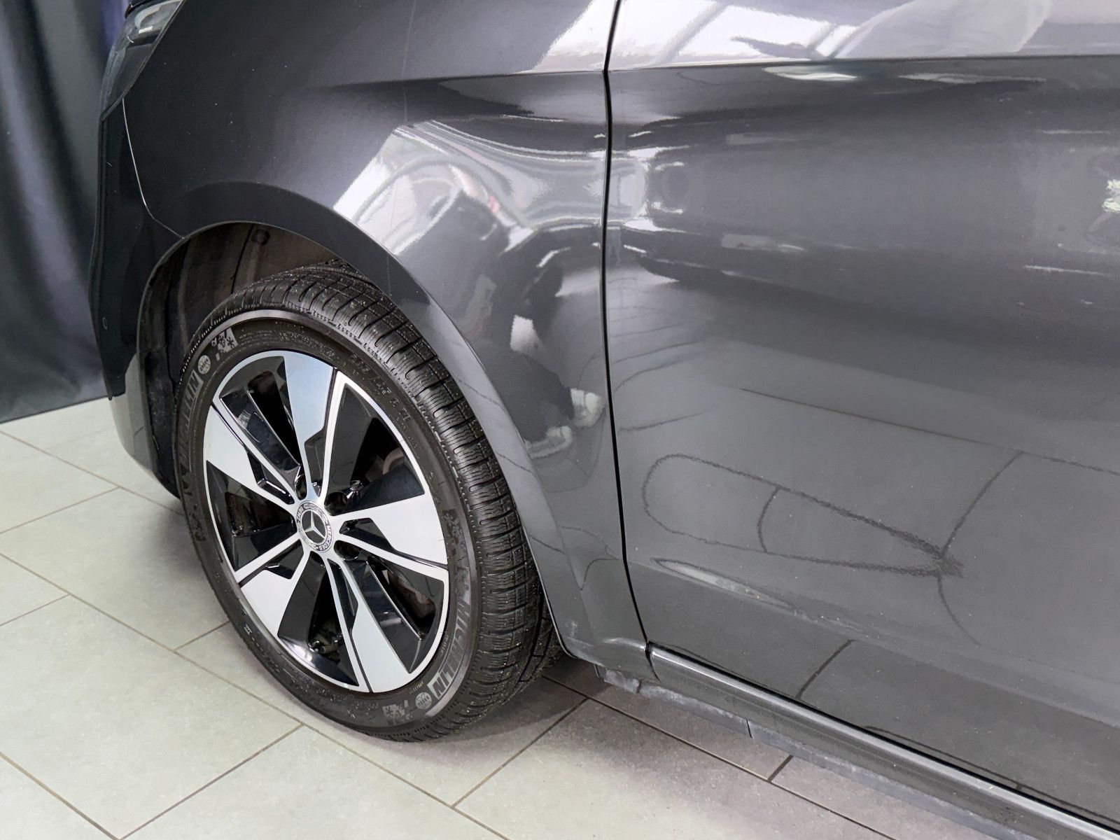 Fahrzeugabbildung Mercedes-Benz V300 d AVANTGARDE EDITION 4MATIC lang|BURMESTER|