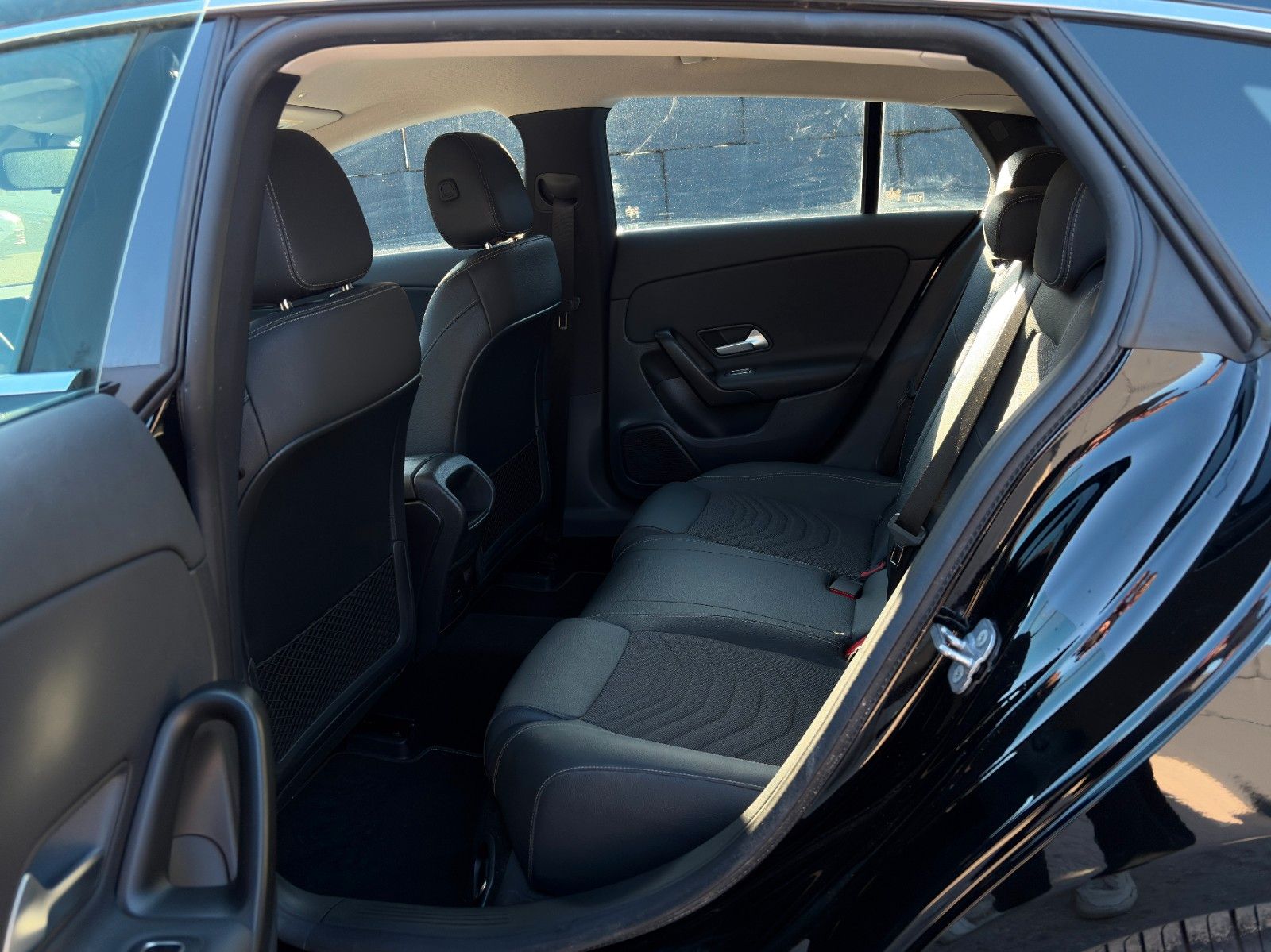 Fahrzeugabbildung Mercedes-Benz CLA 180 SB SHZ LKA MBUX CarPlay TEMP KLIMA Navi