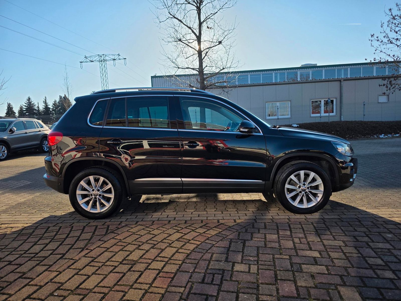 Fahrzeugabbildung Volkswagen Tiguan 2.0 TDI 4x4/Bi-Xenon/Navi/Pano/Ahk