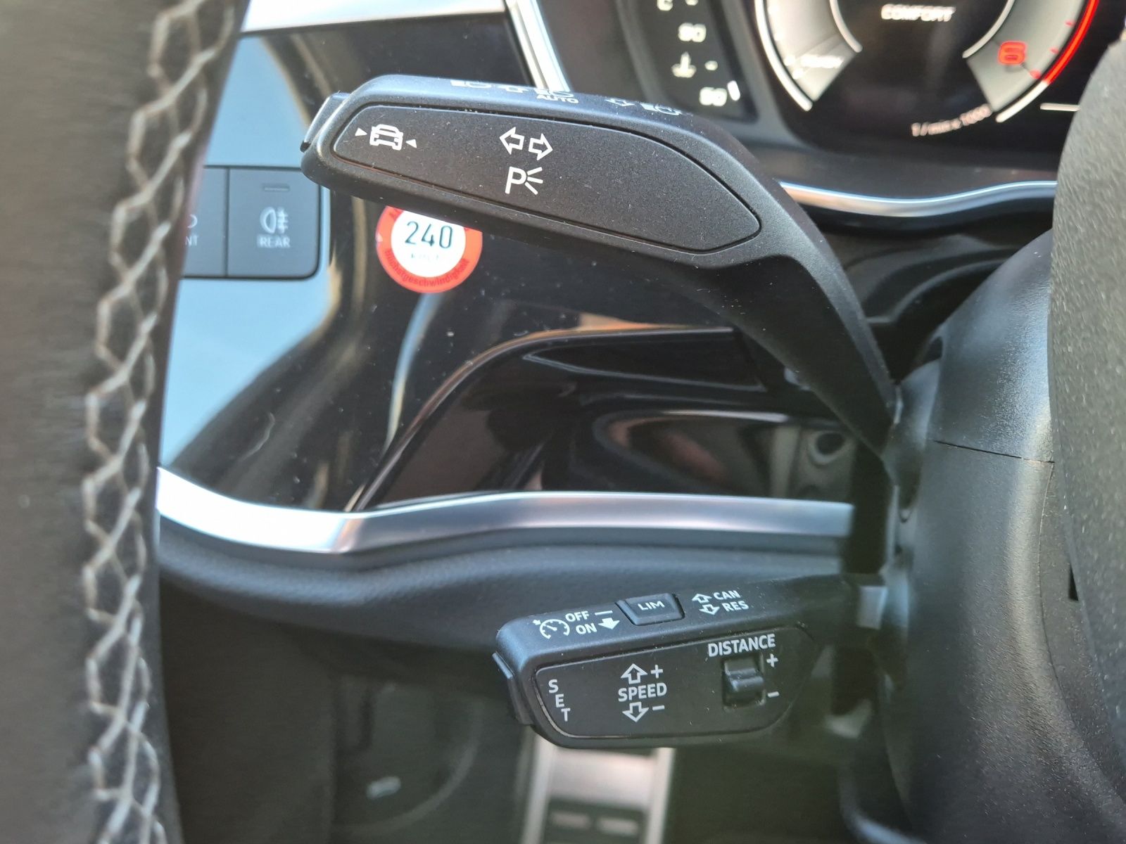 Fahrzeugabbildung Audi Q3 40 TDI quattro S-line S-tronic Matrix Navi AC