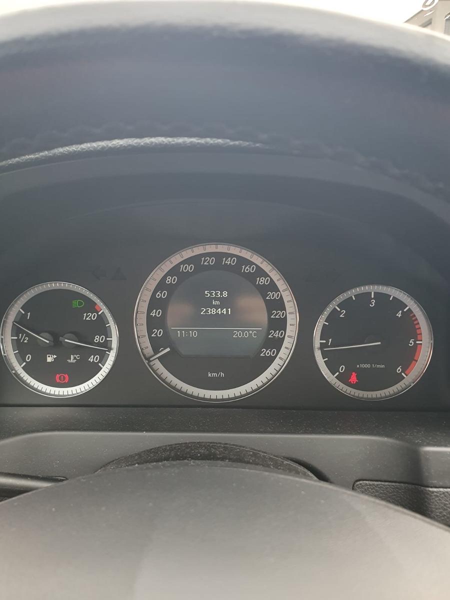 Mercedes-Benz C200 2010 — photo 8