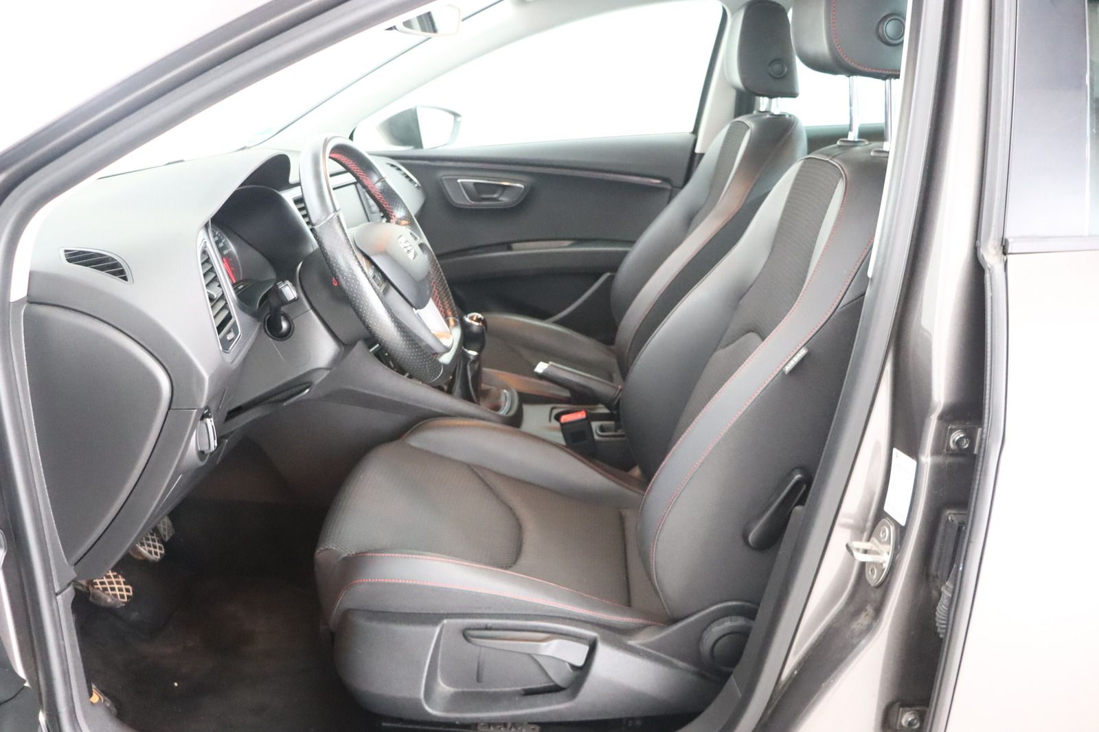 Fahrzeugabbildung SEAT Leon ST 1.4 FR * Navi * LED * HU/AU neu