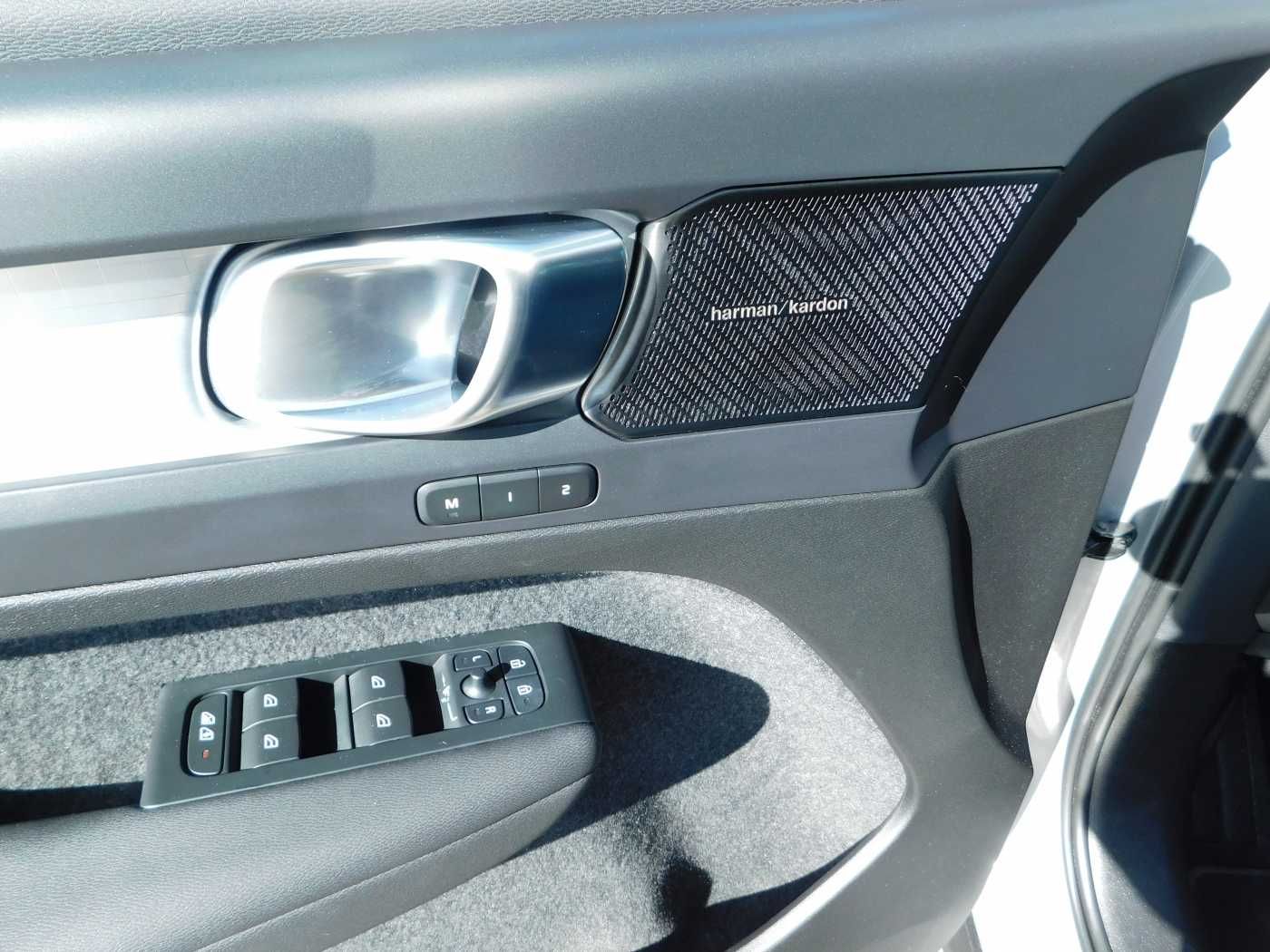 Fahrzeugabbildung Volvo XC40 Plug-In-Hybrid T4 Recharge DKG Plus Bright