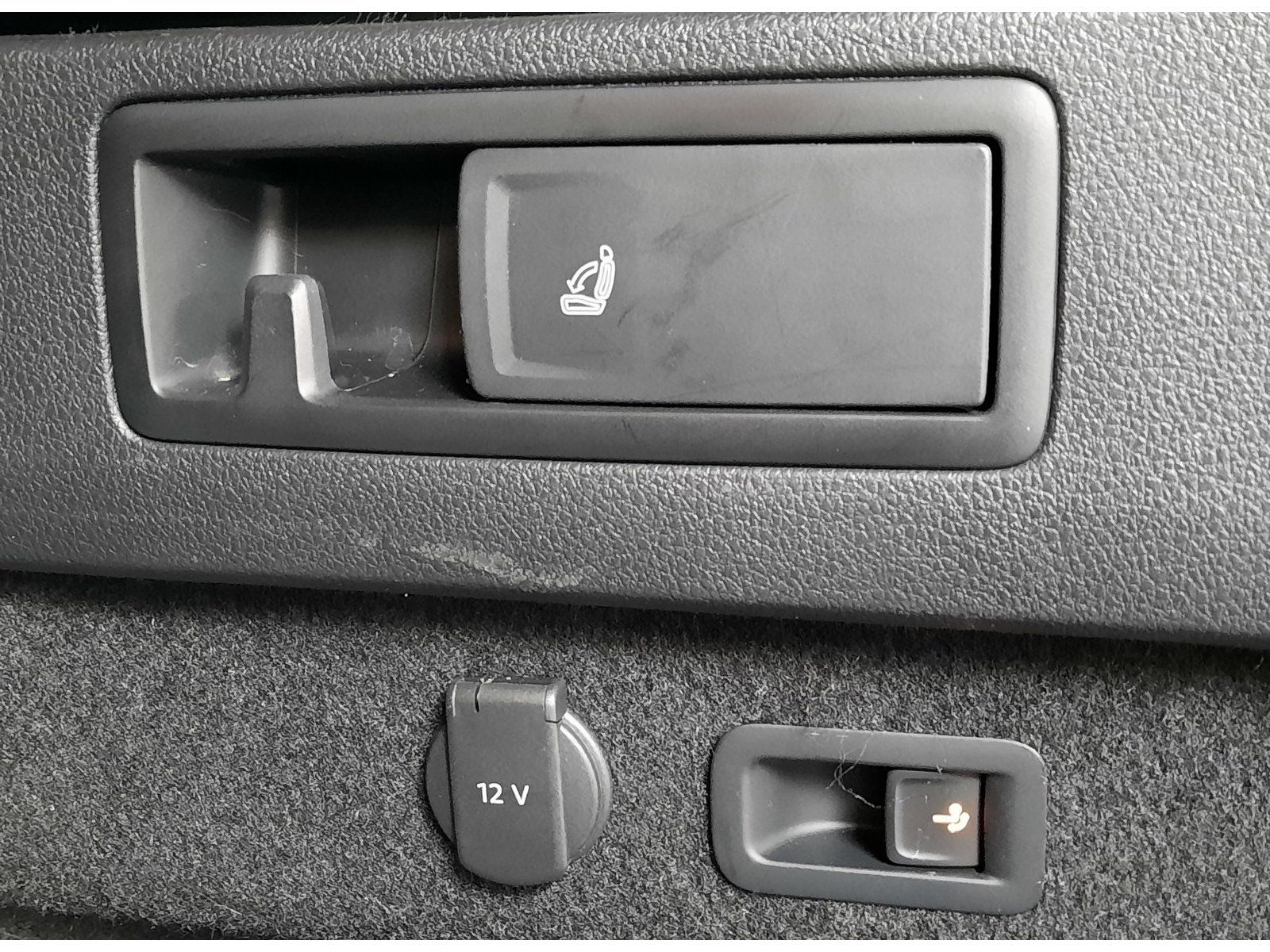 Fahrzeugabbildung Volkswagen Passat Variant Business TSI DSG *AHK*Cam*Navi*