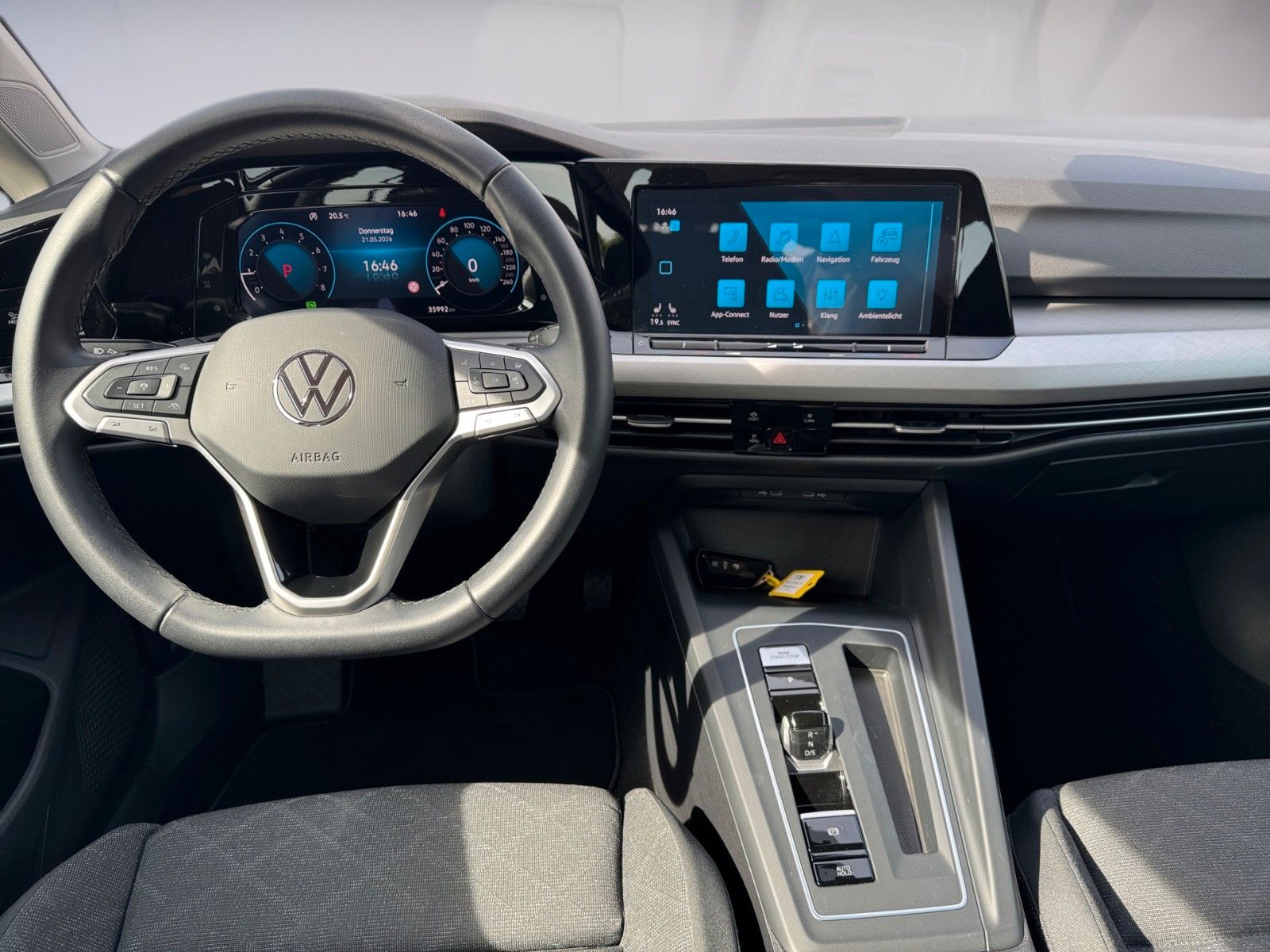 Fahrzeugabbildung Volkswagen Golf VIII Variant Life 1.0 eTSI