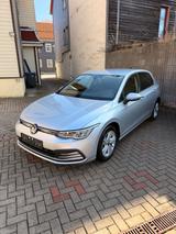 Volkswagen Golf VIII Lim. Life 1,5 eTSI - Volkswagen Golf mit Benzin-Antrieb: Kleinwagen, Automatik