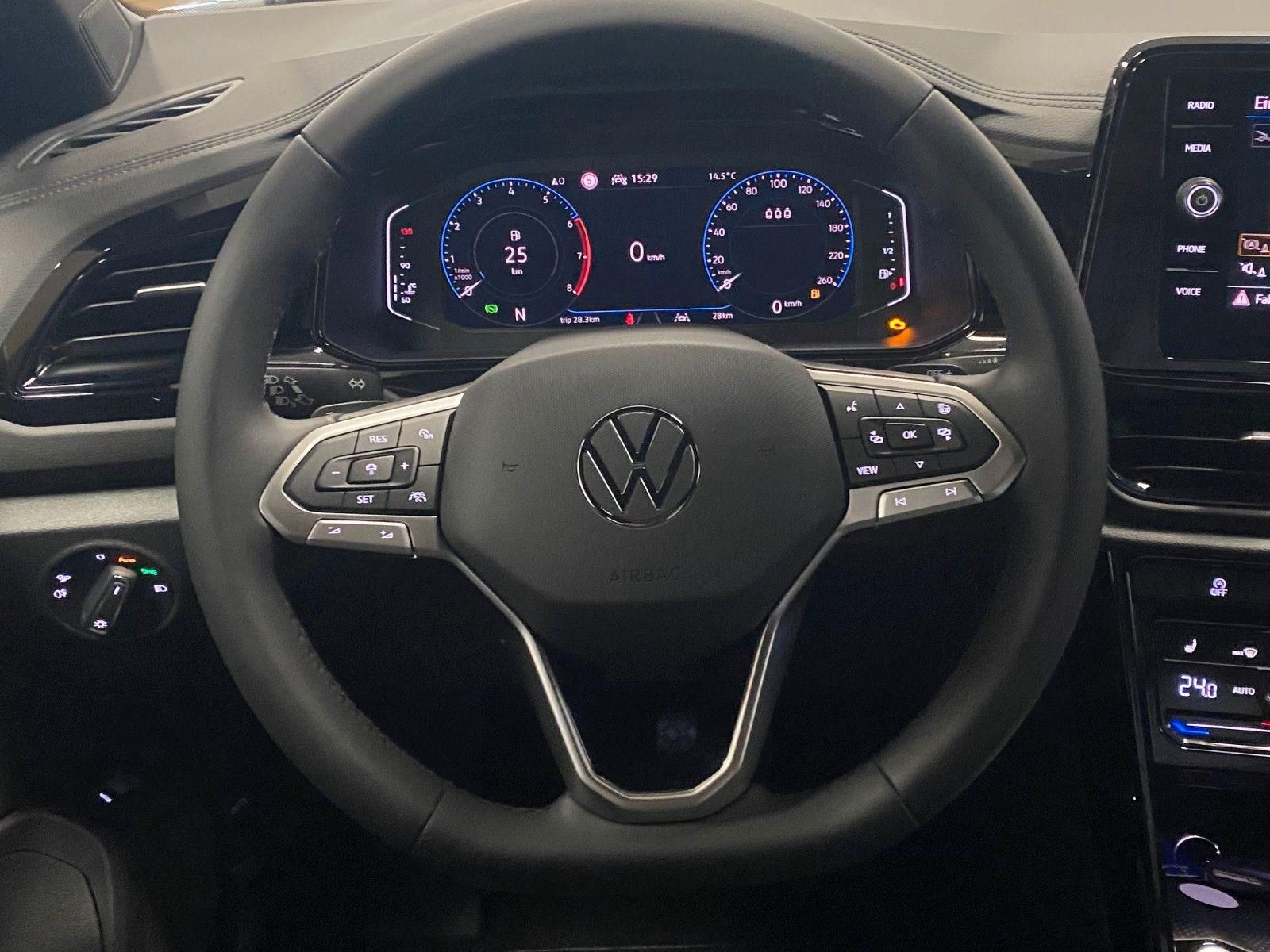 Fahrzeugabbildung Volkswagen T-Roc 1.5 TSI DSG Style+NAVI+IQ-MATRIX+Black Sty