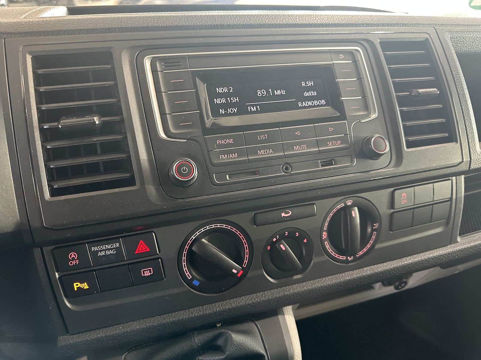 Fahrzeugabbildung Volkswagen T6 Kasten 2.0 TDI Kurz/1.Hd/U-Frei/3-Sitzer/PDC/