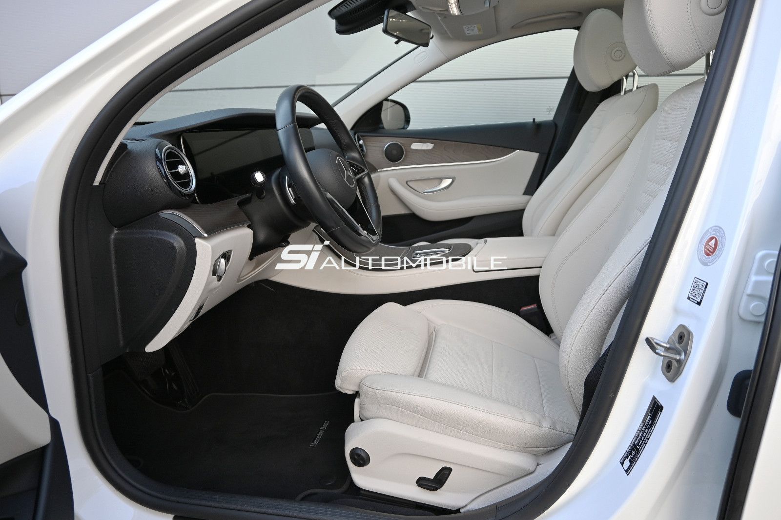Fahrzeugabbildung Mercedes-Benz E 220 d 4MATIC Exclusive °AHK°PANO°STANDHEIZUNG°