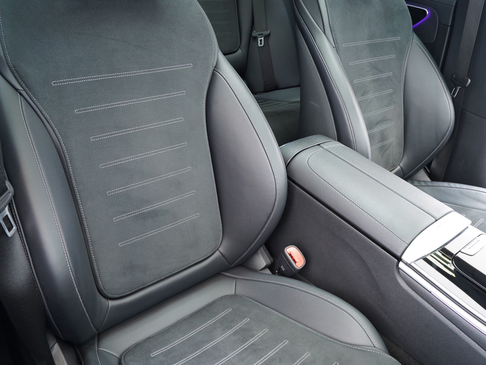 Fahrzeugabbildung Mercedes-Benz C 220 T d AMG Line DISTRONIC/PANORAMA/AHK