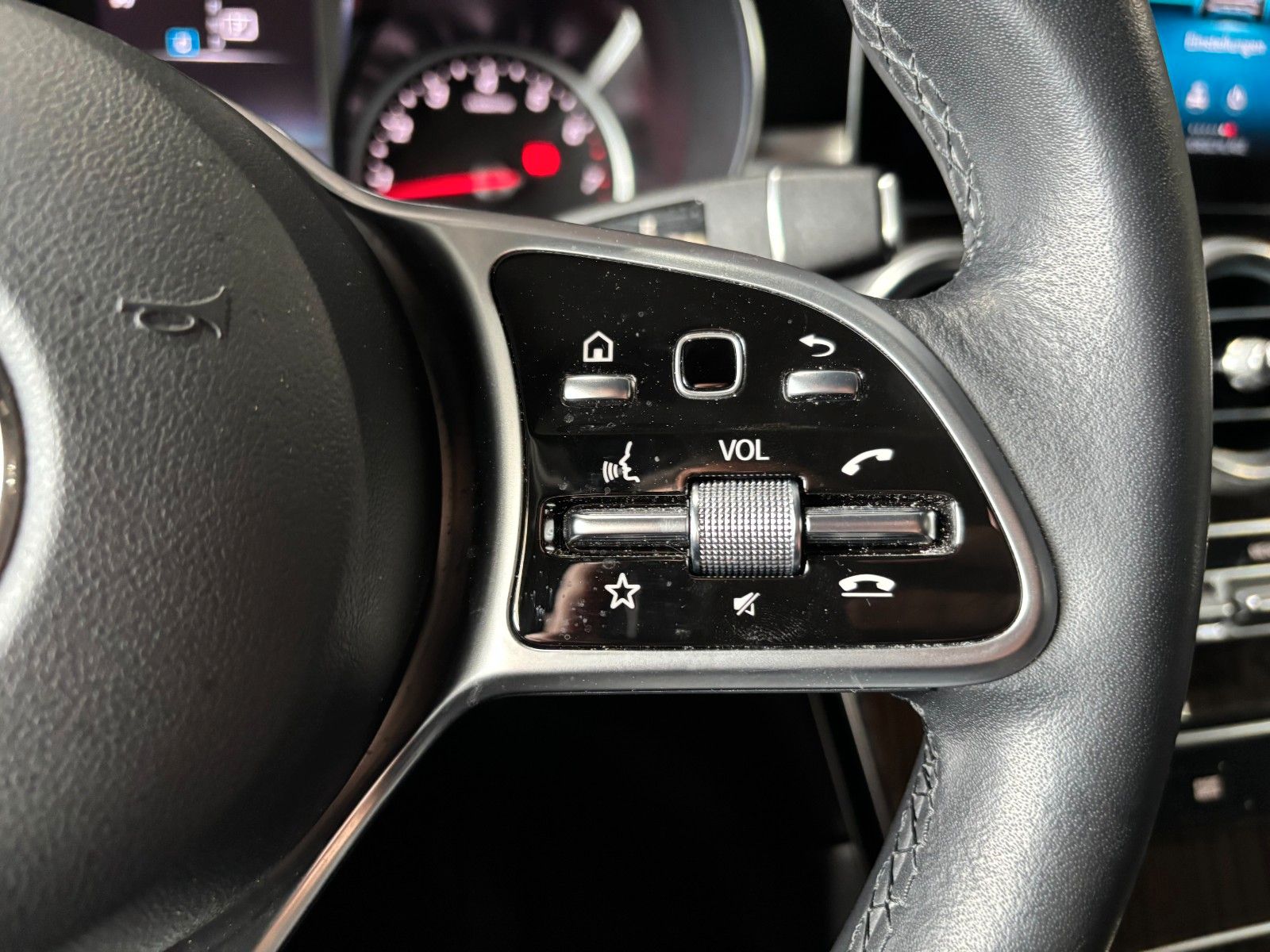 Fahrzeugabbildung Mercedes-Benz GLC 200 4Matic /MULTIMEDIA MBUX/KAMERA/SHZ