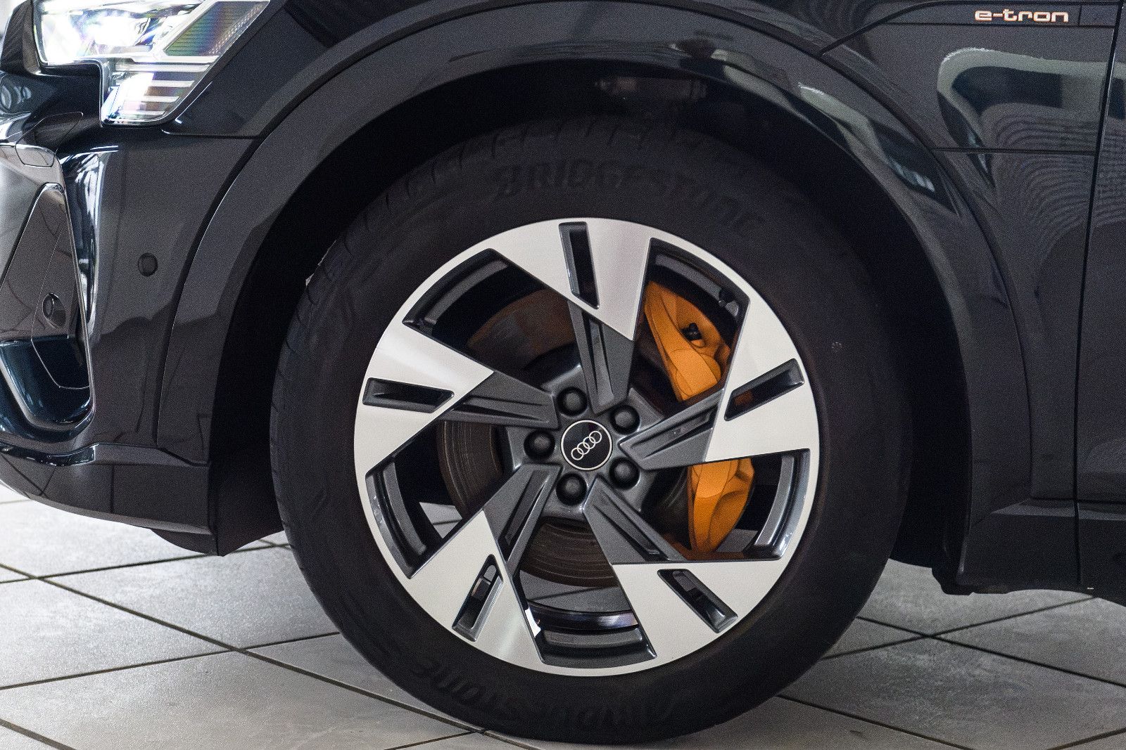 Fahrzeugabbildung Audi e-tron 55 quattro S line NAVI+LED+SZH
