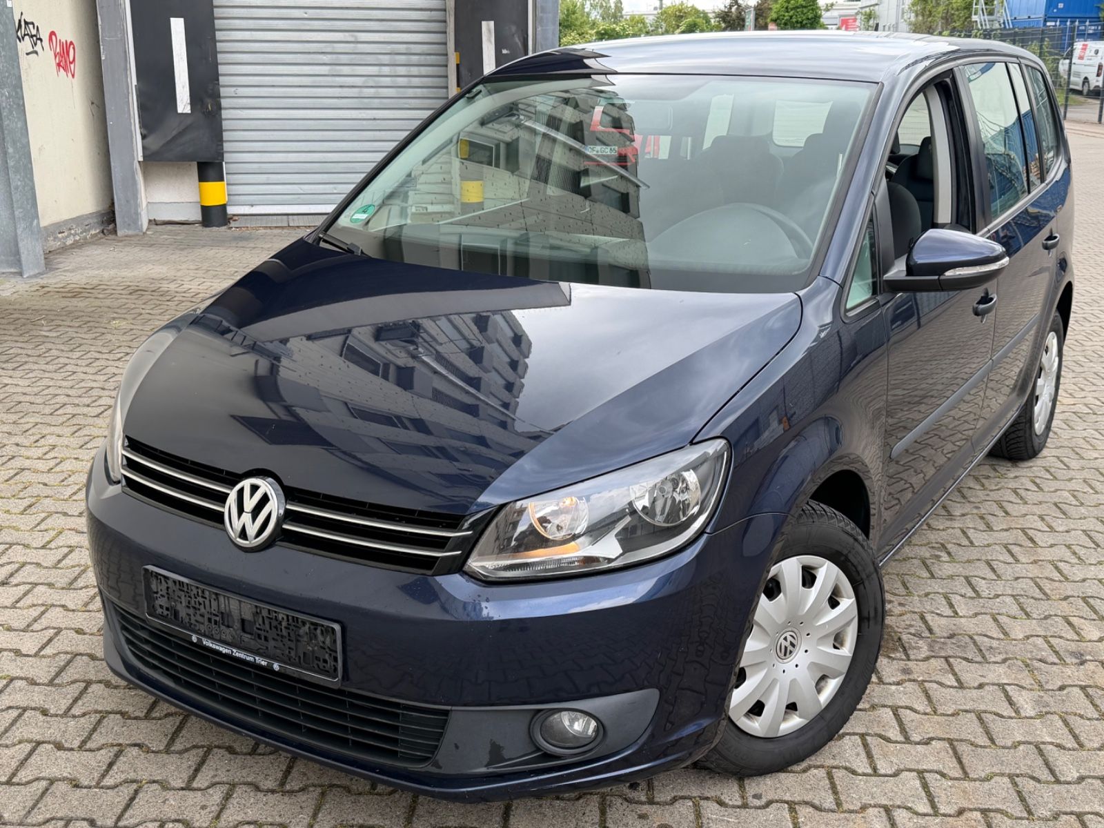 Volkswagen Touran - 1