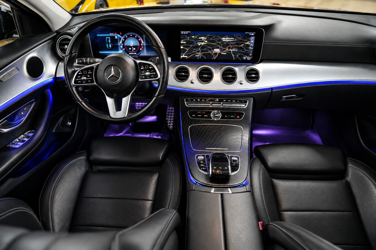 Fahrzeugabbildung Mercedes-Benz E 220 E 220 d Avantgarde *Pano*Ambiente*Widescre