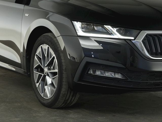 Octavia COMBI TOUR TDI DSG+AHK+KLIMA+NAVI+LED-SC