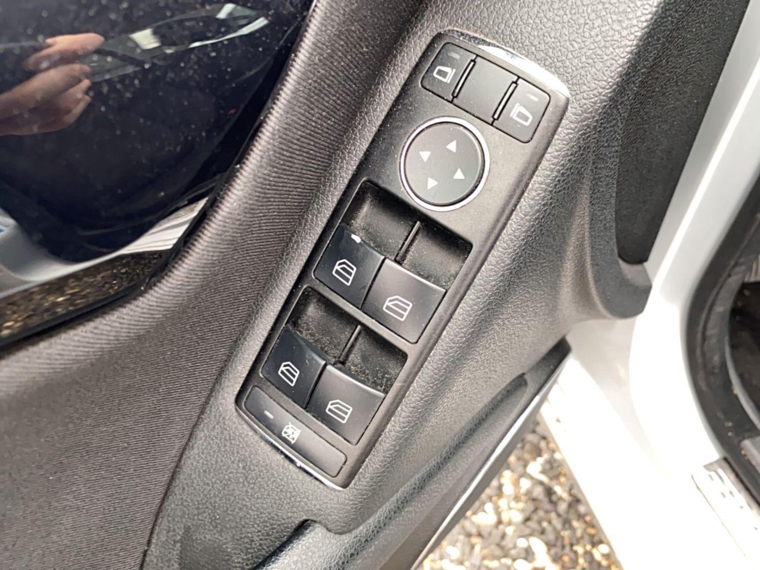 Mercedes-Benz C180 2010 — photo 7
