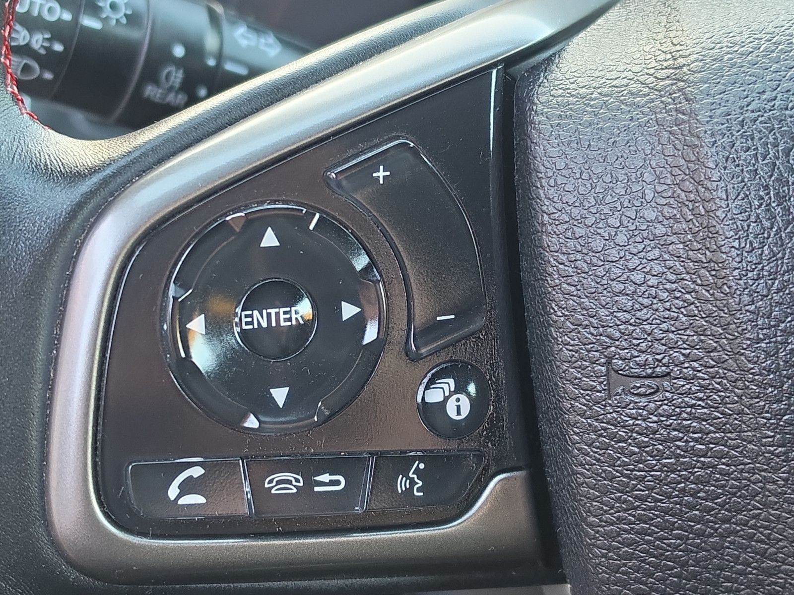 Fahrzeugabbildung Honda Civic Lim. 5-trg. 1.0 Comfort Sport NAVI LED ACC