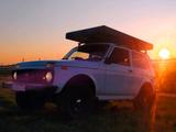Lada Niva 4x4 mit Faltdach & Dachzelt - Lada aus 2011