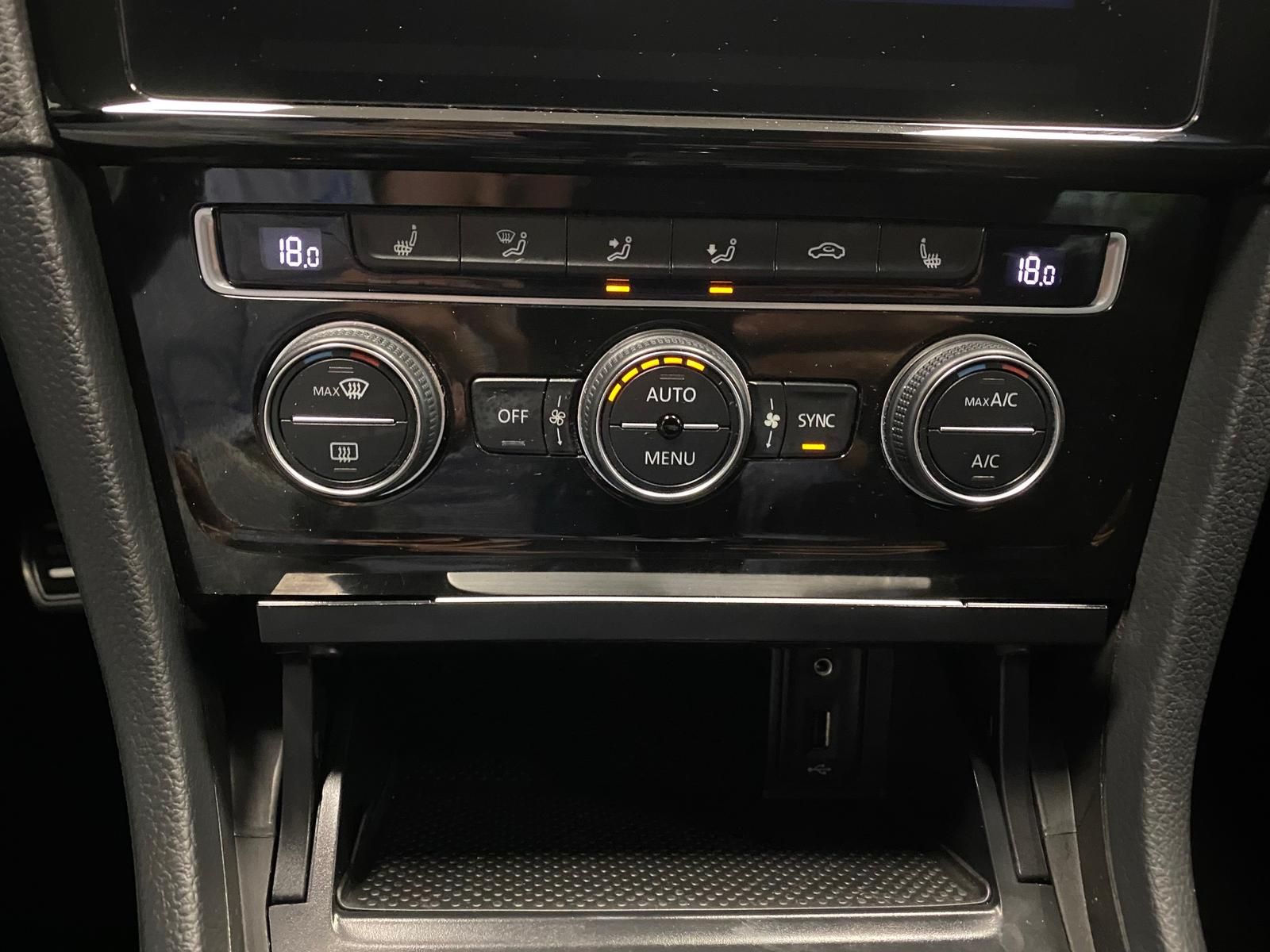 Fahrzeugabbildung Volkswagen Golf 1.0 TSI Join+ALLWETTER+KLIMA+SITZHEIZ+NAVI+