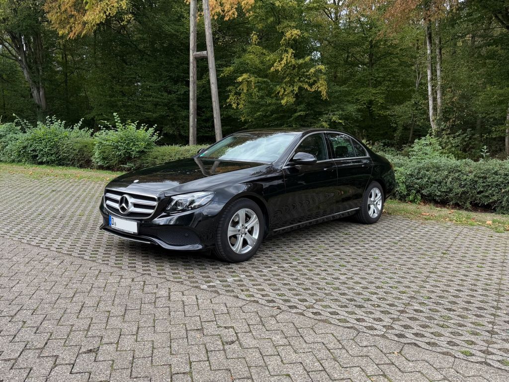 Image of Mercedes-Benz E 200