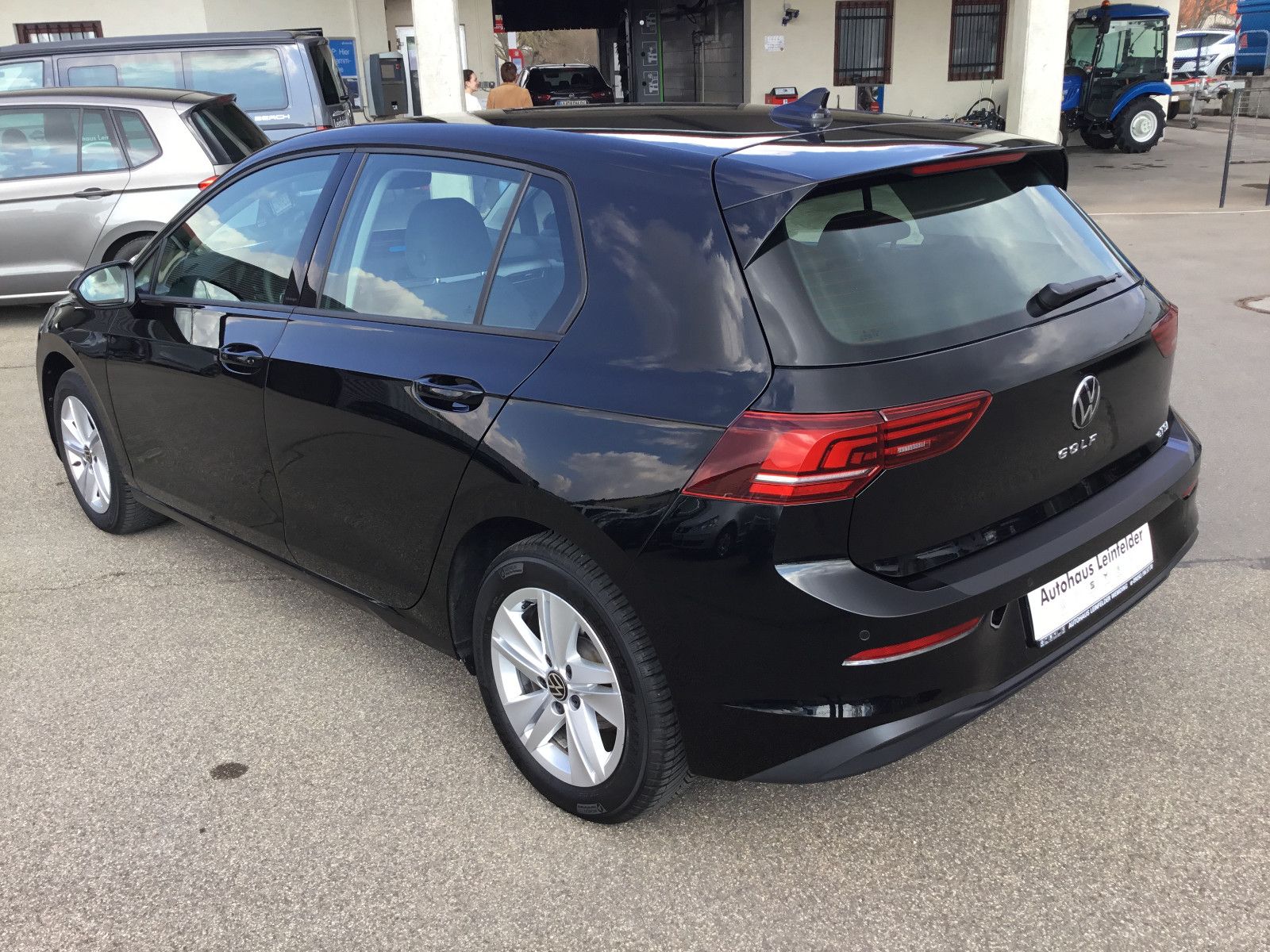 Fahrzeugabbildung Volkswagen Golf 1.5 eTSI DSG Life+AHK+LED+Kamera+Navi