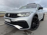 Volkswagen Tiguan 2.0 TDI*4M*DSG*R LINE*PANO*IQ-LED*AHK*360 - Volkswagen Tiguan mit Diesel-Antrieb: Teilleder, Head-Up Display