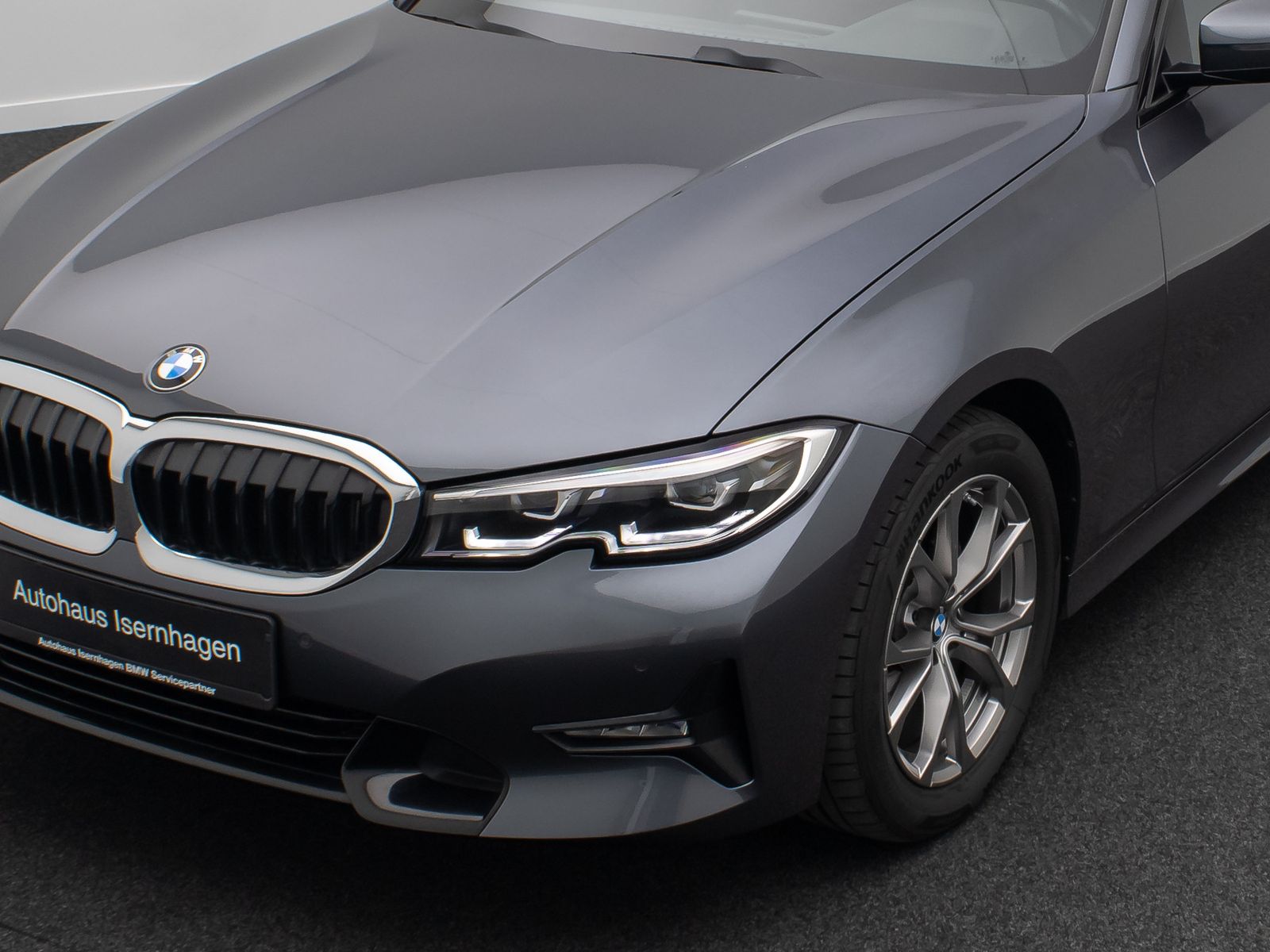 Fahrzeugabbildung BMW 320i Sport Line Alarm DAB FernlichtAss PDC LED