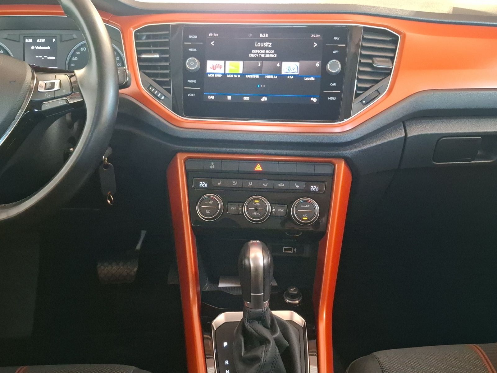 Fahrzeugabbildung Volkswagen T-Roc TDI Style 4M LED Navi AHK ACC SH
