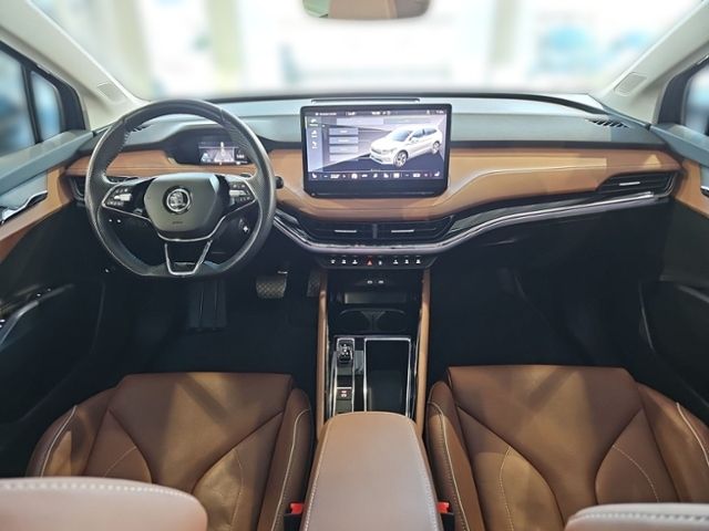 Fahrzeugabbildung SKODA Enyaq iV 80 SUITE AHK MATRIX NAVI WÄRMEPUMPE 4xS