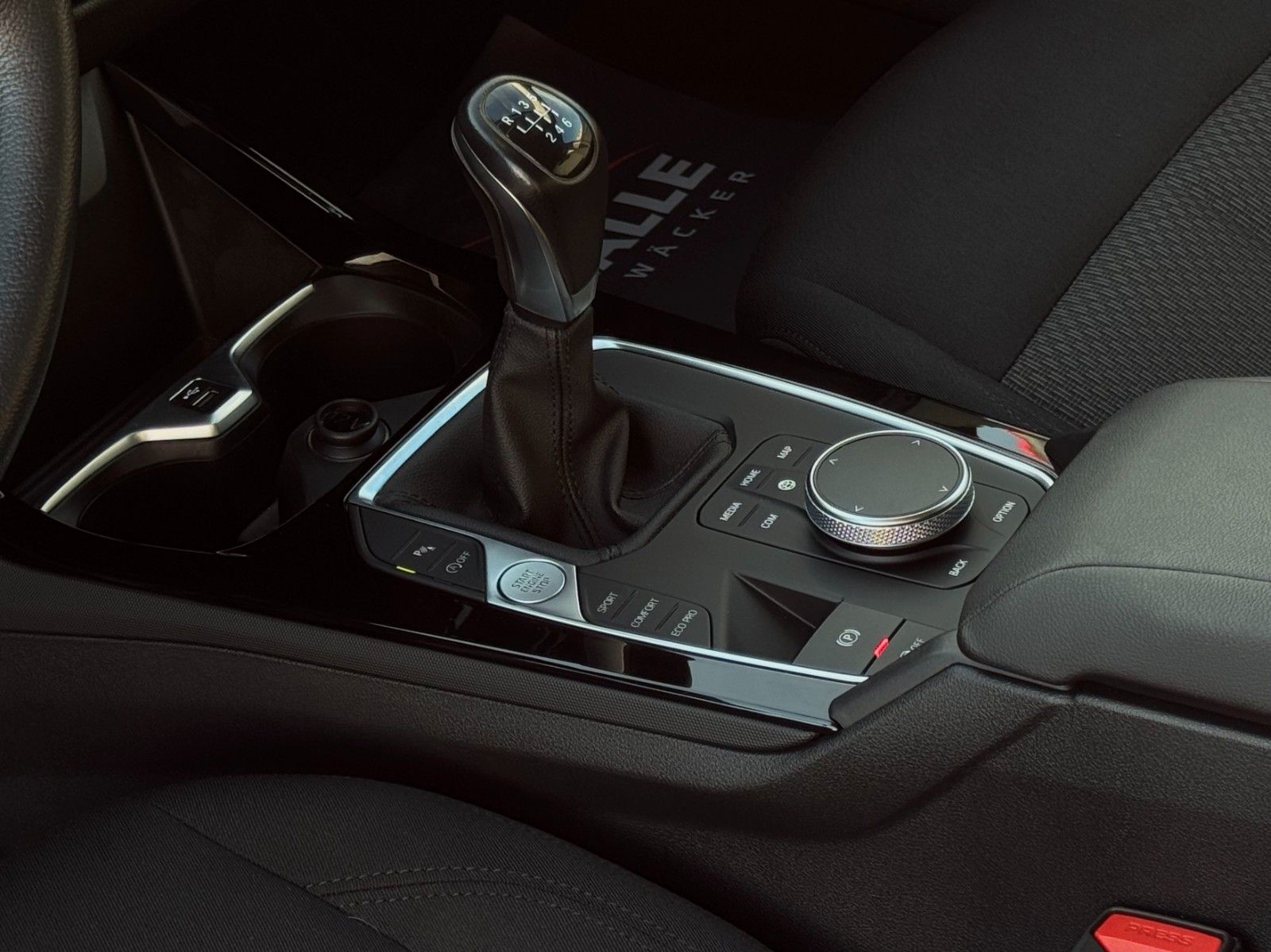 Fahrzeugabbildung BMW 118i F40 Advantage LCProf Navi Temp PDC LED DAB