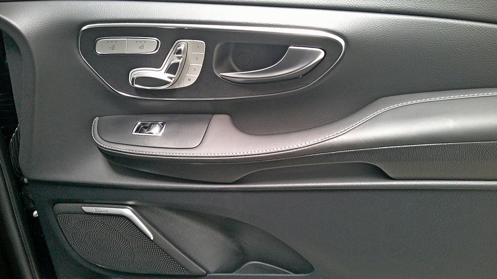 Mercedes-Benz V 300 d L 4M AMG Exklusiv NETTO 53.900