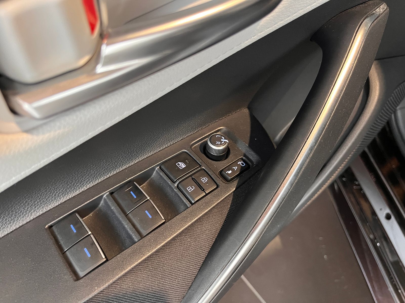 Fahrzeugabbildung Toyota Corolla Hybrid Club LED NAV DAB PDC ALU