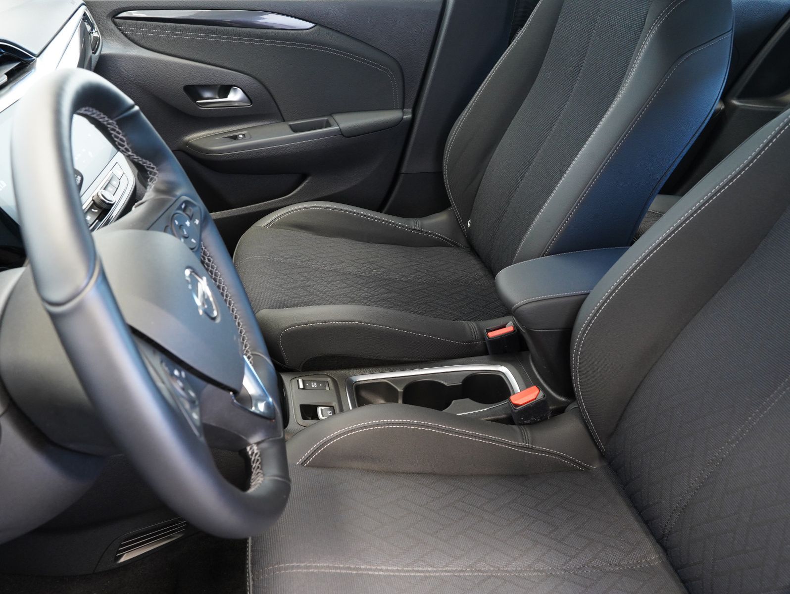 Fahrzeugabbildung Opel Corsa F e Elegance PDC/LED/NAVI/ACC/SOH
