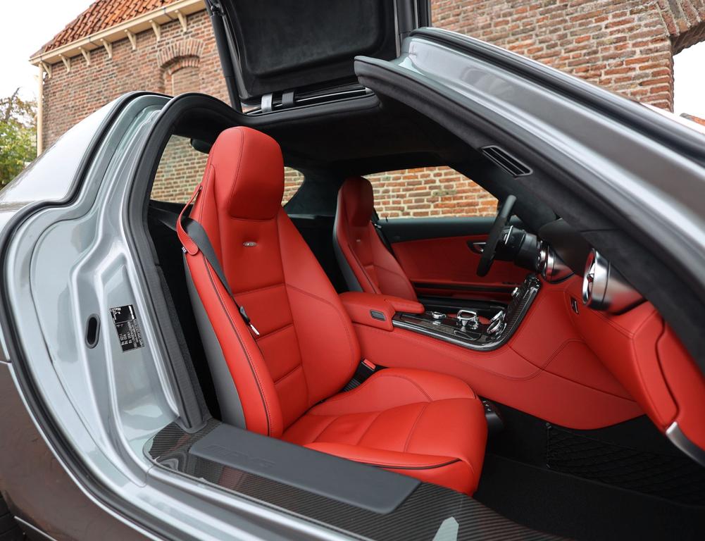 Mercedes-Benz SLS AMG