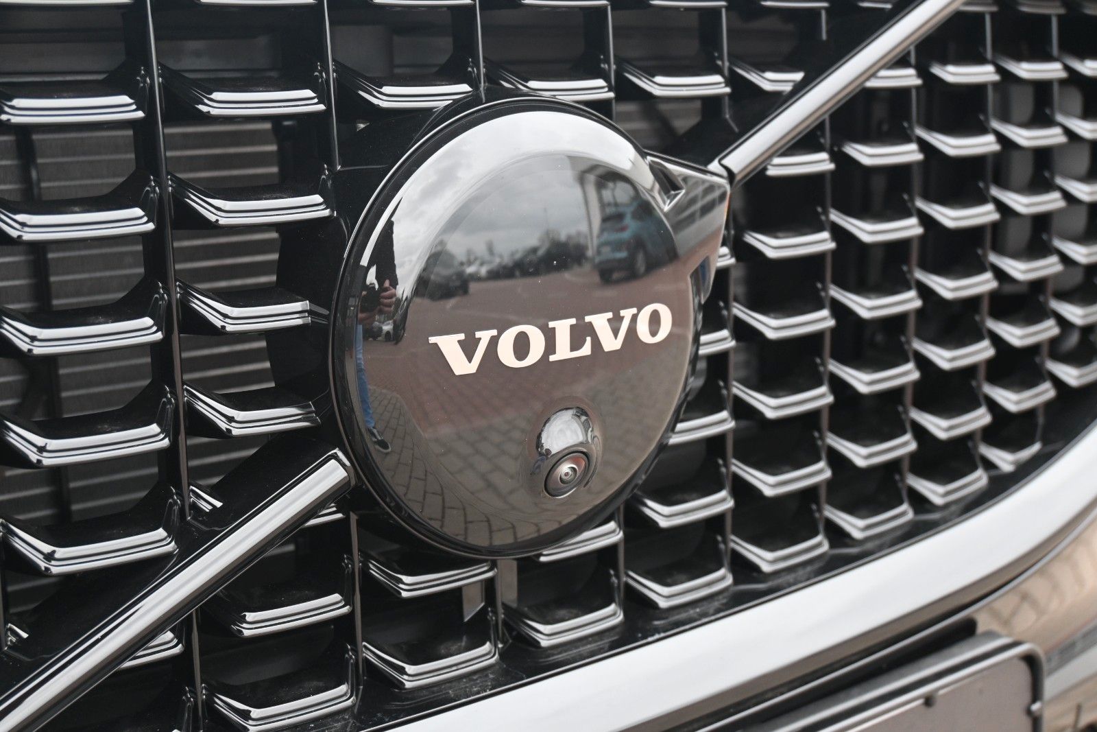 Fahrzeugabbildung Volvo XC60 B5 AWD Ultra Black Edition*360*LUFT*ACC*AHK