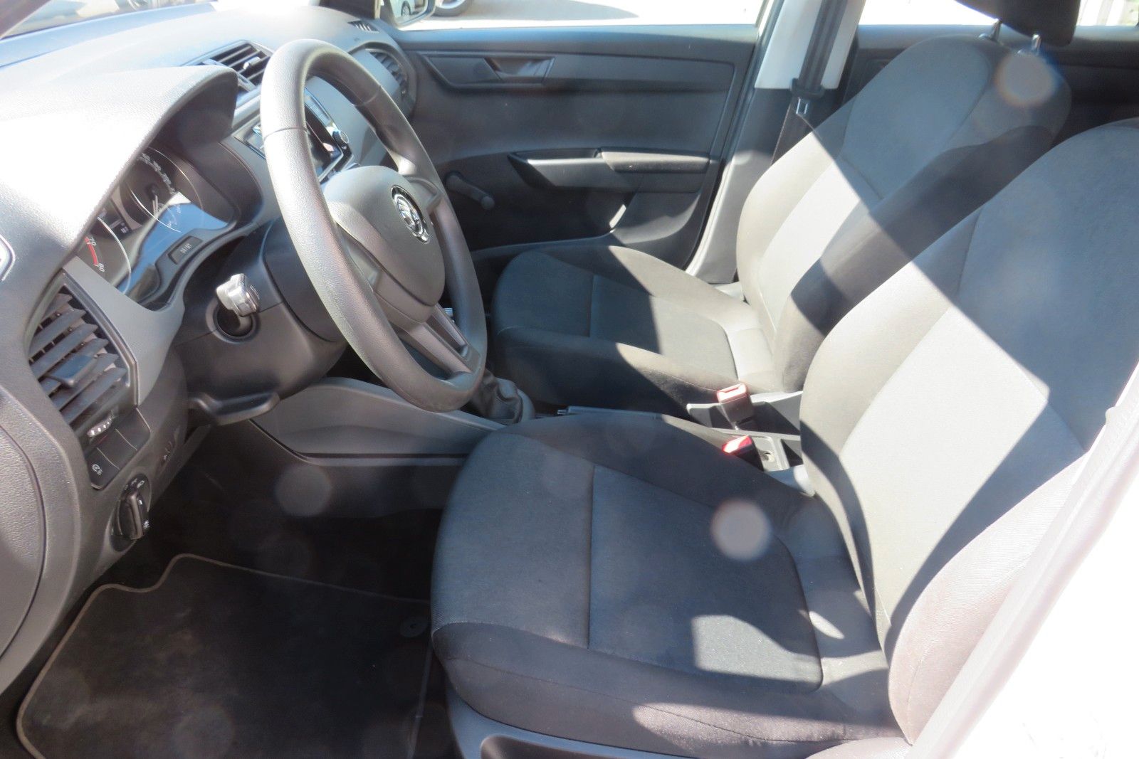 Fahrzeugabbildung SKODA Fabia Active KLIMA ALU ZV 1.HAND