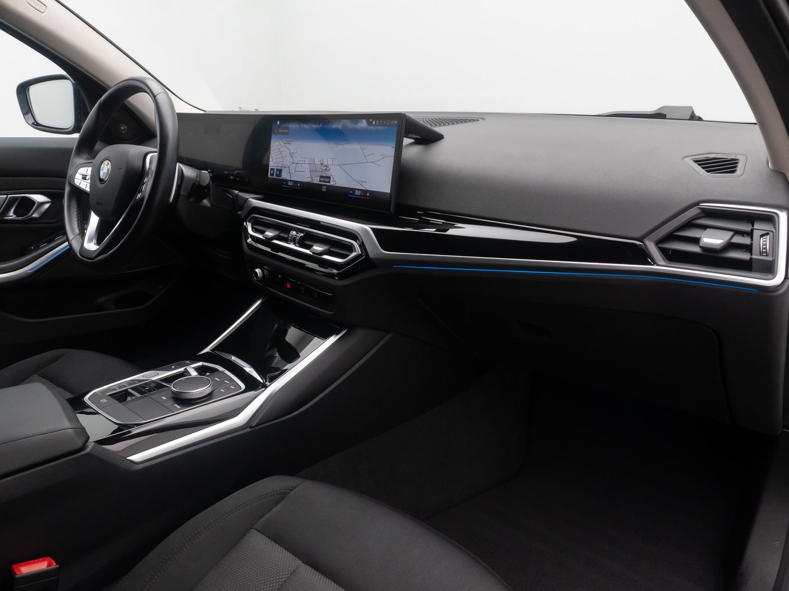 Fahrzeugabbildung BMW 330d H/K GeschwindigReg AHK DAB Widscreen 18Zoll