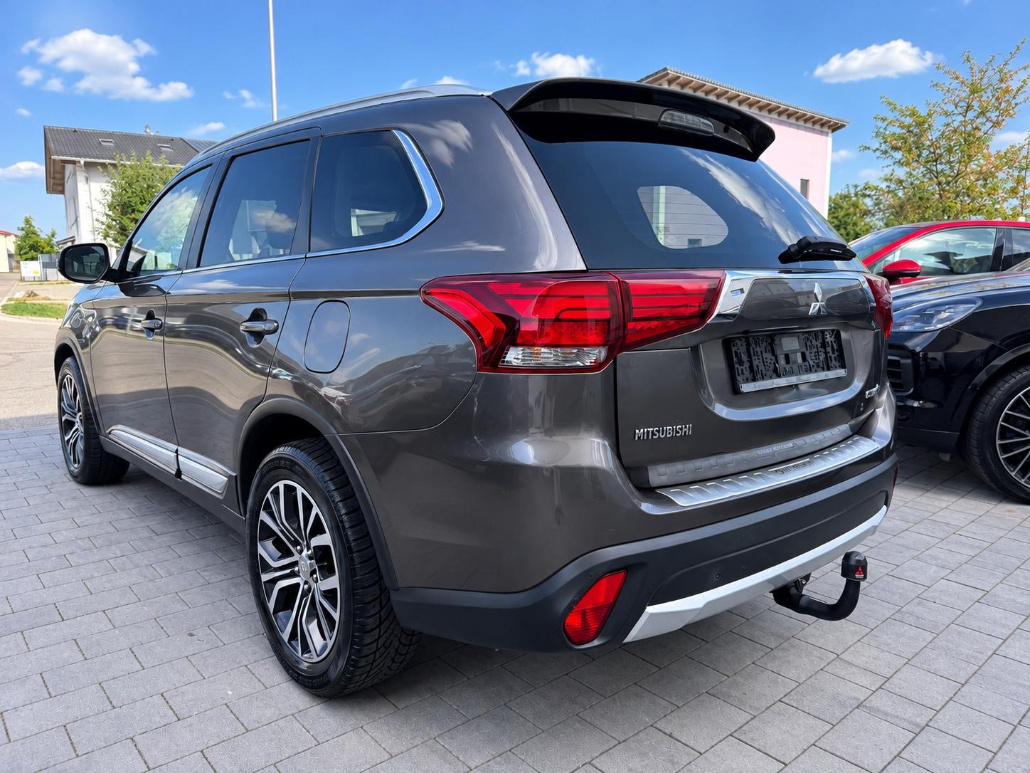 Mitsubishi Outlander Edition 100+ 4WD Automatik LED Alu