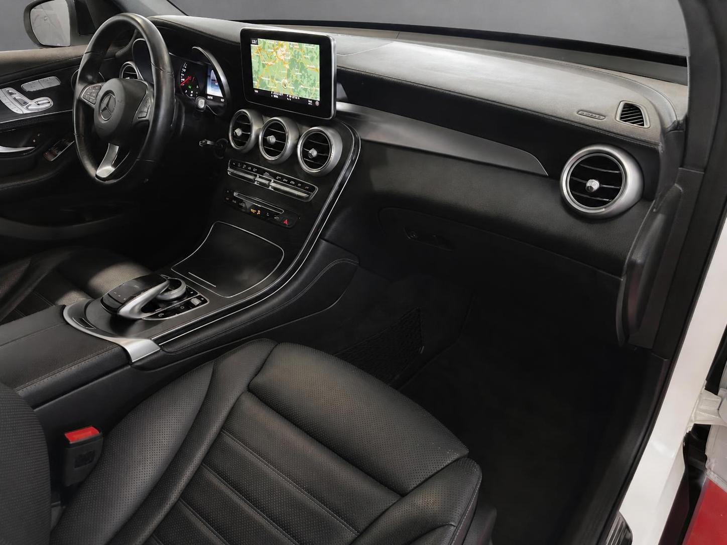 Mercedes-Benz GLC 300 Coupe  4Matic AMG Line  *1.Hd +TMP + LED