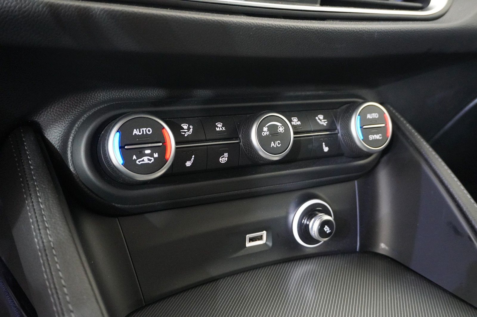 Fahrzeugabbildung Alfa Romeo Stelvio 2.2D VELOCE Q4 NAVI/LED/KAMERA/MATRIX/SH