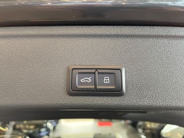 Audi A4 Avant design ultra *NAVI*ACC*AHK*PDC*MATRIX*