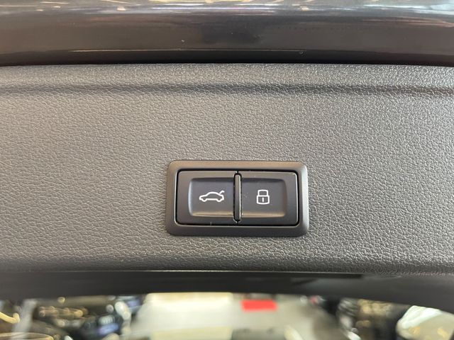 Audi A4 Avant design ultra *NAVI*ACC*AHK*PDC*MATRIX*