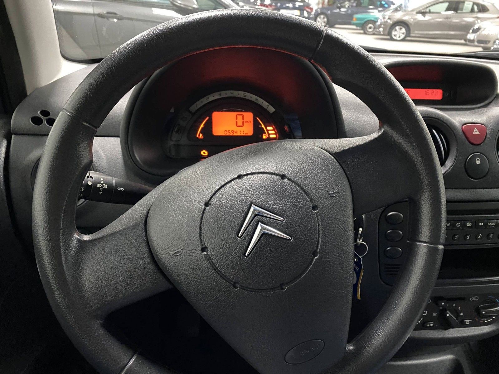 Fahrzeugabbildung Citroën C3 1.4 Confort+ALLWETTER+KLIMA+HU/AU NEU+2.HAND+