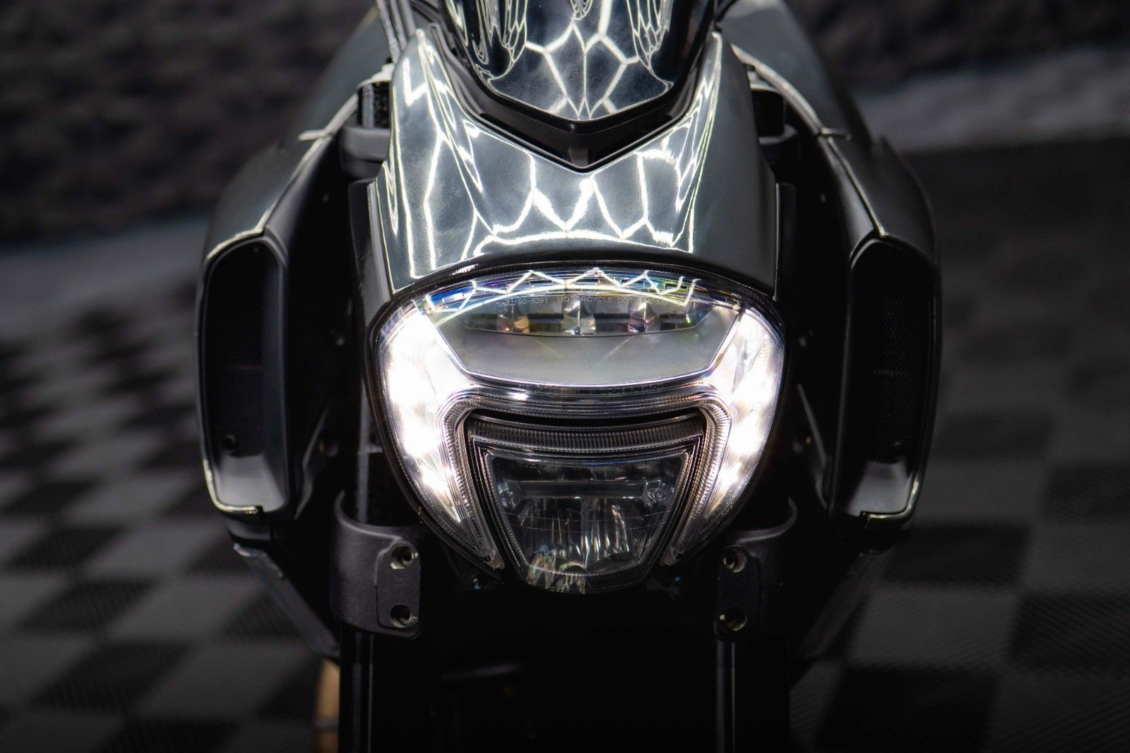 Fahrzeugabbildung Ducati Ducati Diavel 1200 Carbon Testastretta 11°