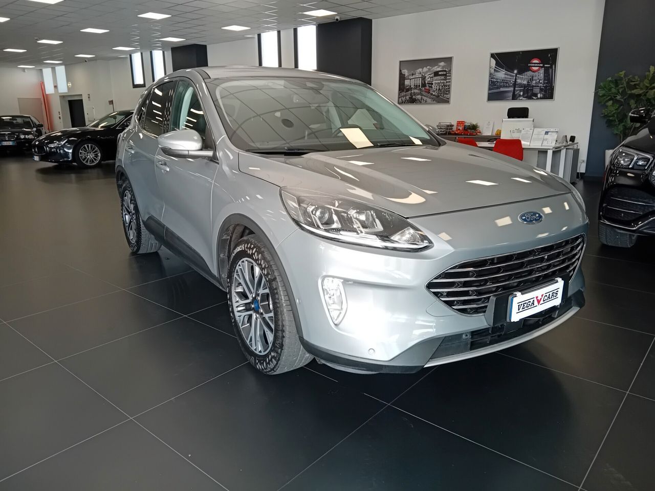 Ford Kuga 2.5 Plug In Hybrid 225 CV CVT 2WD Tita imagem 3